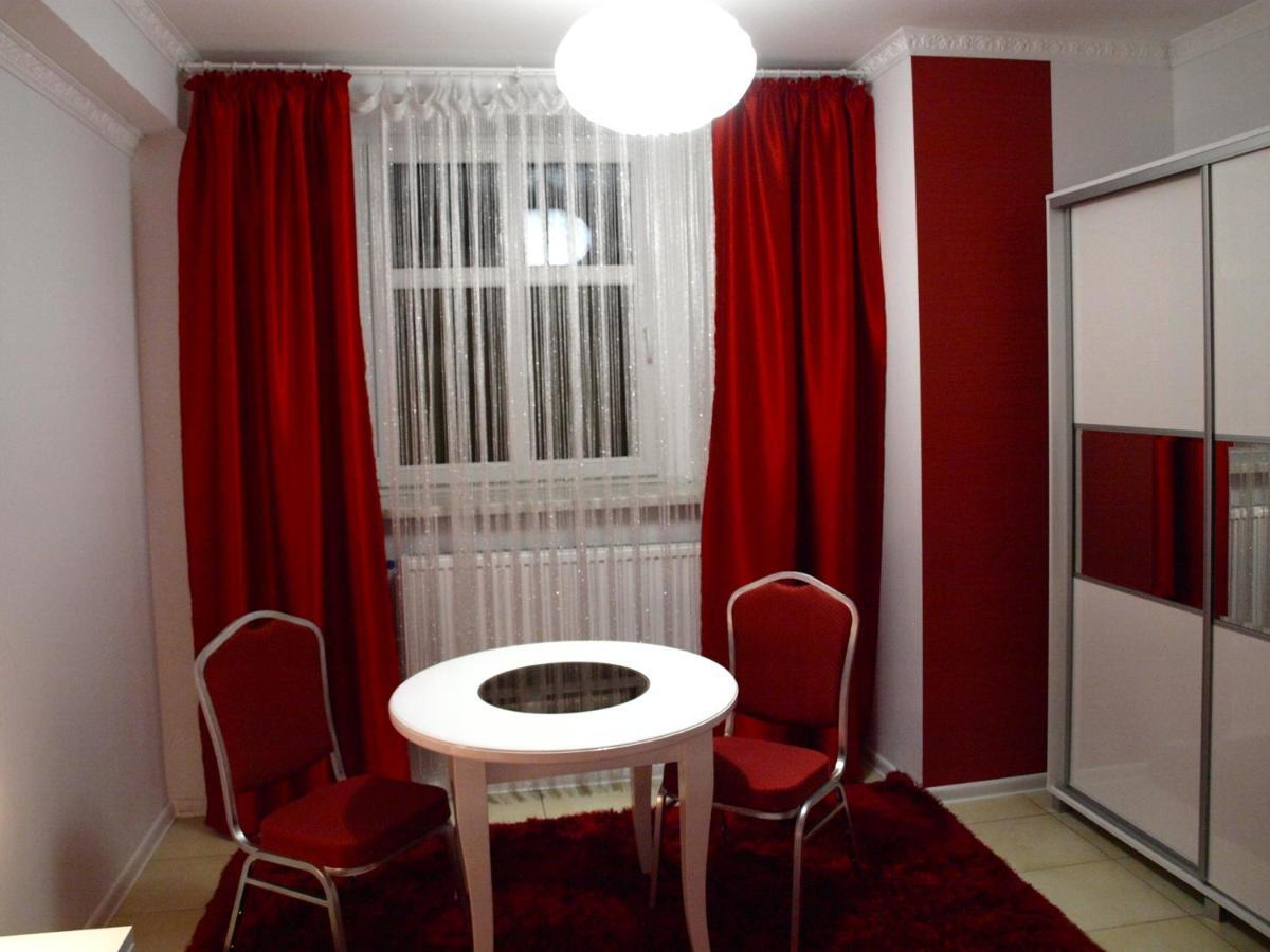 Palac Ogrodowa Tarnowskie Góry Chambre photo