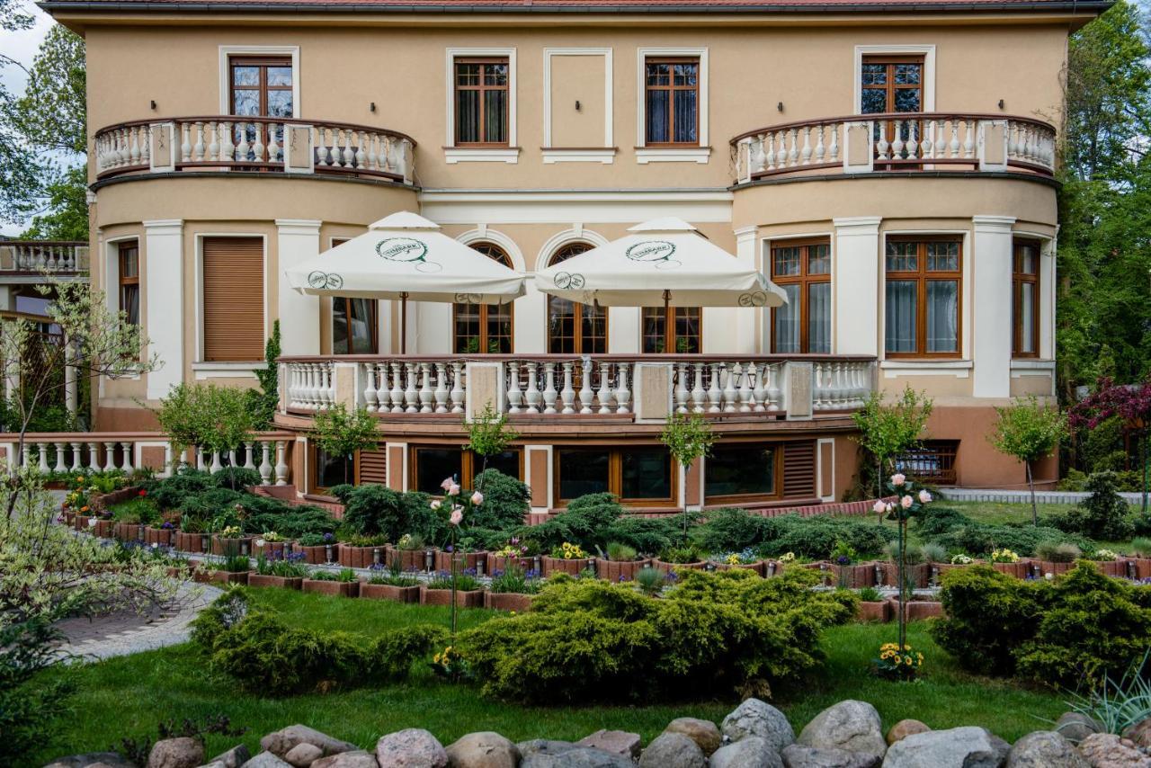 Palac Ogrodowa Tarnowskie Góry Extérieur photo
